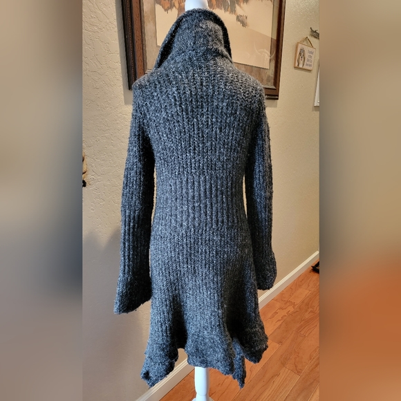 Cozy Sweater - Long Fluted - Size M - Picture 6 of 8